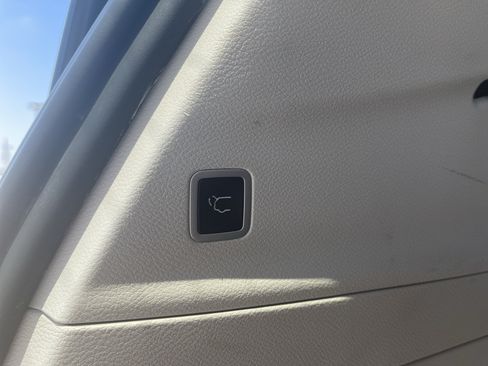 Used 2023 Chrysler Pacifica Limited FWD image 15