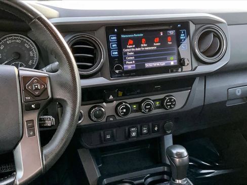 Used 2018 Toyota Tacoma TRD Off-Road AWD/4WD image 7