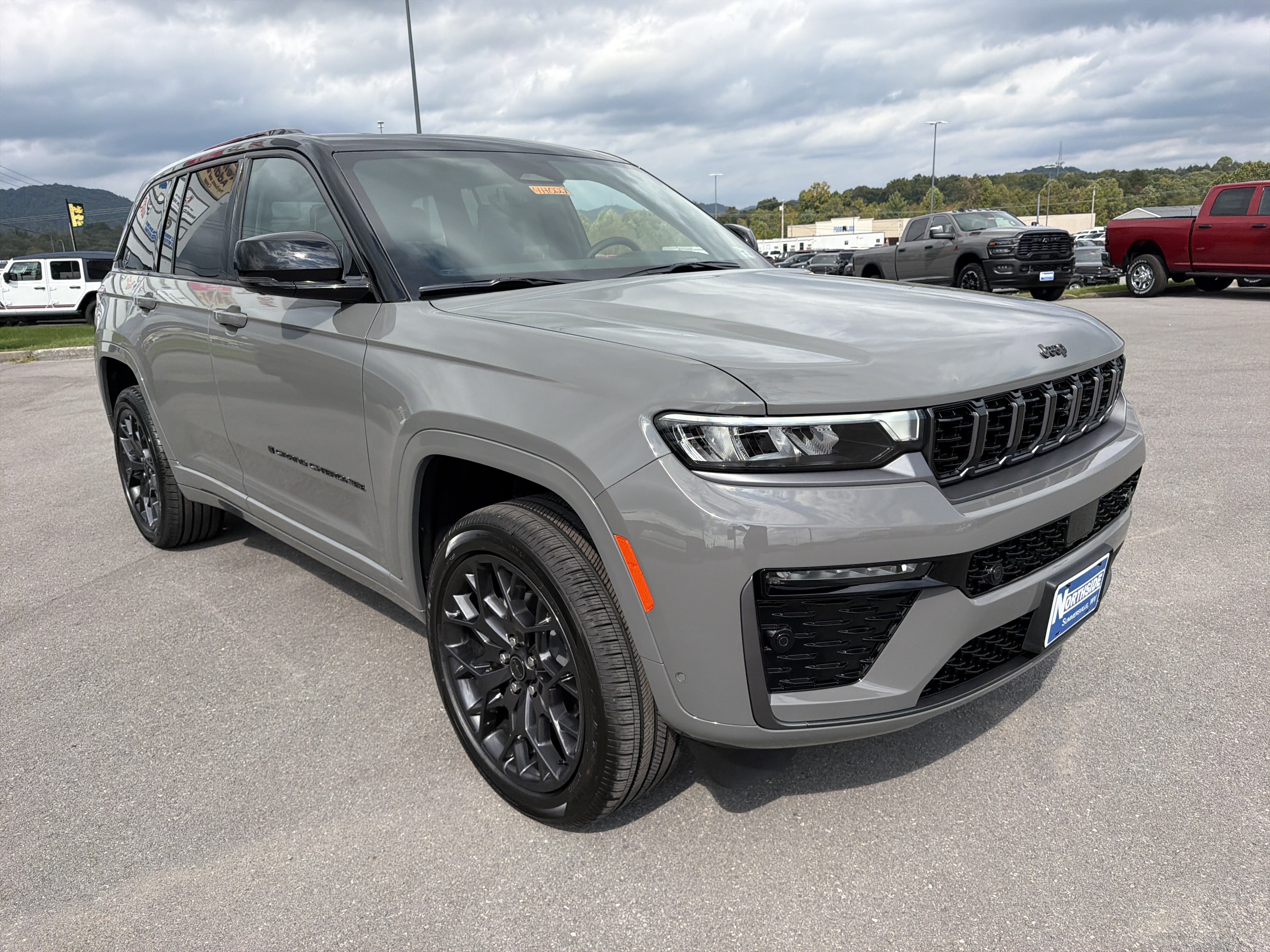 New 2027 Jeep Grand Cherokee Summit AWD/4WD image 3