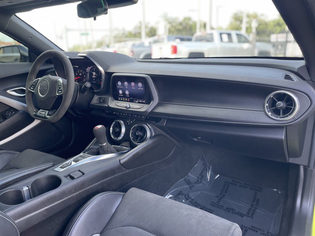 Used 2020 Chevrolet Camaro SS RWD image 7