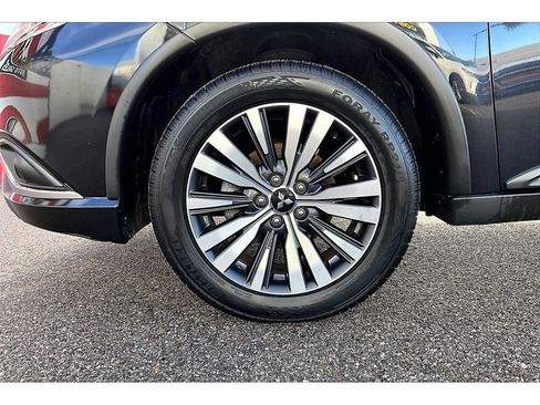 Used 2020 Mitsubishi Outlander ES image 9