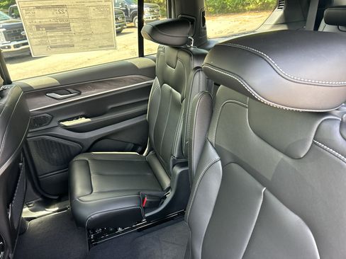 New 2026 Jeep Grand Cherokee L Limited w/ Limited Altitude Package AWD/4WD image 18