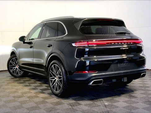 Certified 2025 Porsche Cayenne image 3