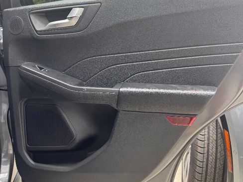 Used 2021 Ford Escape Titanium image 20