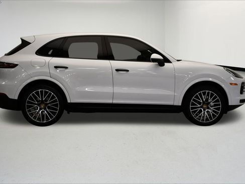 Used 2022 Porsche Cayenne image 8