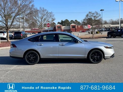 New 2025 Honda Accord SE image 3