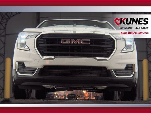 Used 2024 GMC Terrain SLE image 4