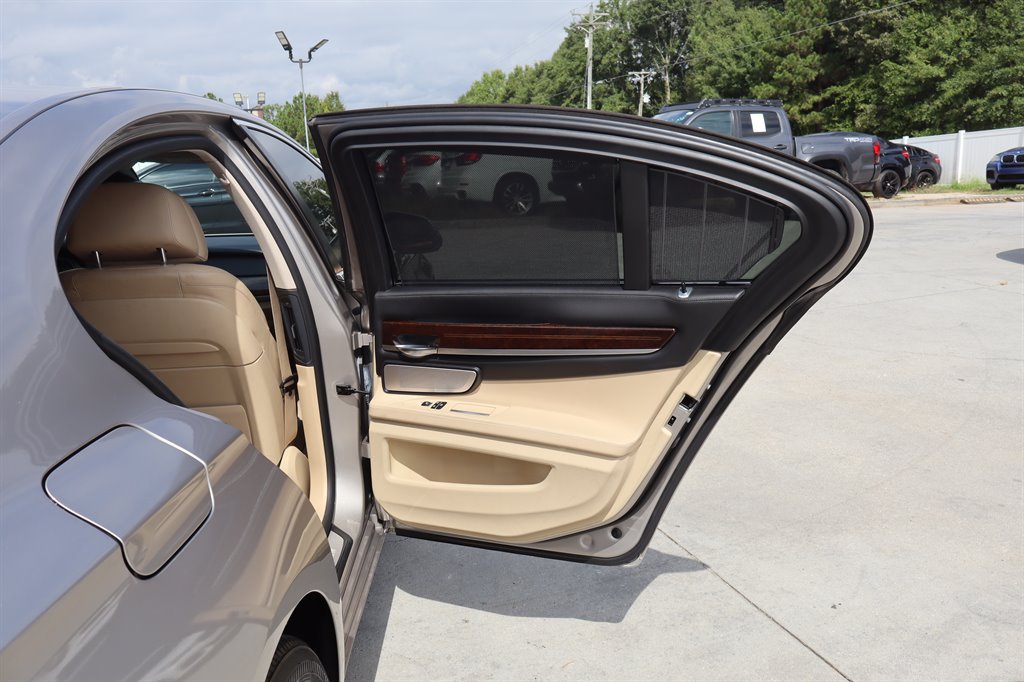 Used 2013 BMW 750i RWD image 48