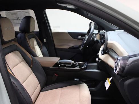 New 2026 Chevrolet Equinox ACTIV w/ Convenience Package III AWD/4WD image 24