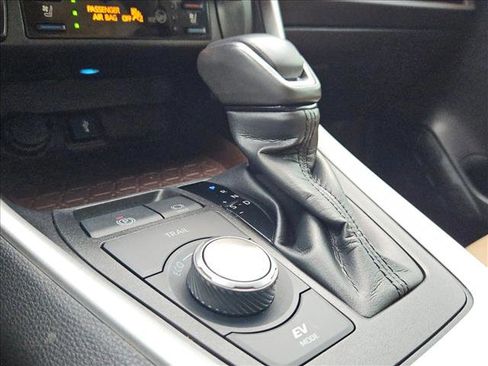 Used 2022 Toyota RAV4 Limited image 12