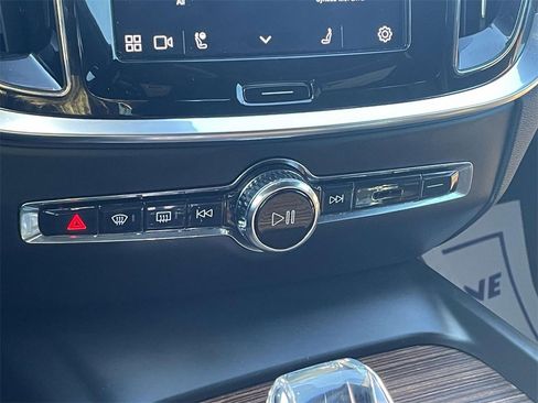 Used 2023 Volvo V60 B5 Cross Country Ultimate image 28