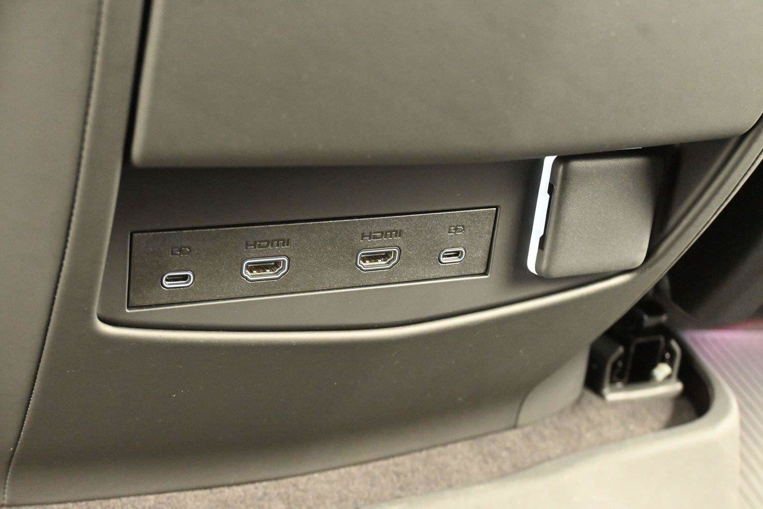 Used 2025 Cadillac Escalade V w/ LPO, ONYX Package AWD/4WD image 34