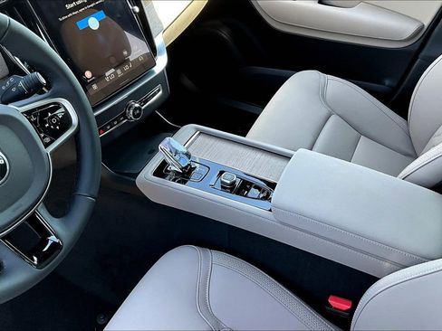 New 2026 Volvo XC90 B6 Plus w/ Protection Package Premier image 21