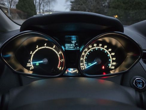 Used 2014 Ford Fiesta Titanium image 18