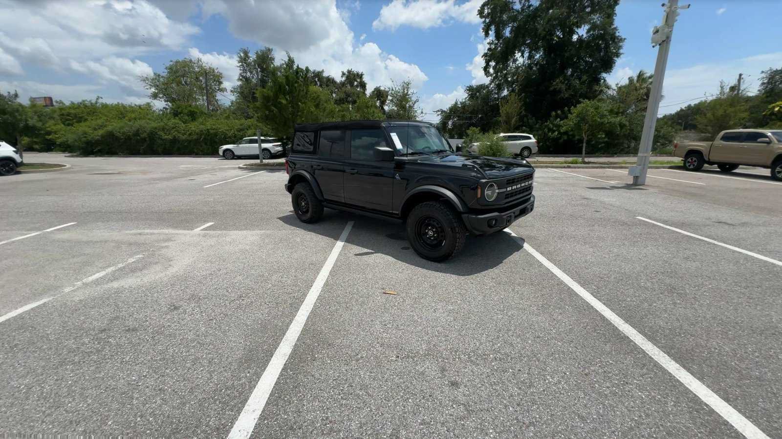 Used 2023 Ford Bronco Black Diamond AWD/4WD image 1