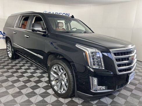 Used 2017 Cadillac Escalade ESV Premium Luxury image 4