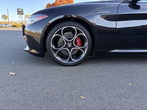 Certified 2022 Alfa Romeo Giulia Veloce image 13