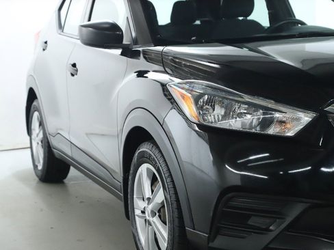 Used 2019 Nissan Kicks S image 8