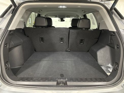 Used 2024 GMC Terrain SLT image 11