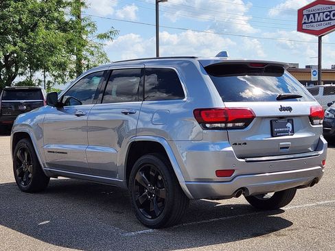 Used 2015 Jeep Grand Cherokee Altitude AWD/4WD image 9