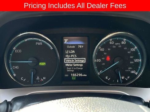 Used 2018 Toyota RAV4 LE AWD/4WD image 24