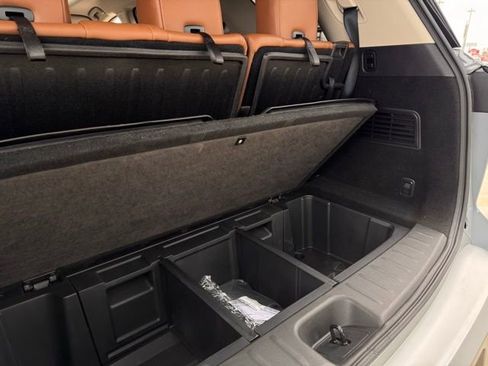 Used 2022 Nissan Pathfinder Platinum w/ Cargo Package image 9