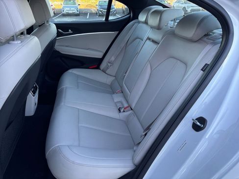 Used 2025 Genesis G70 2.5T image 39