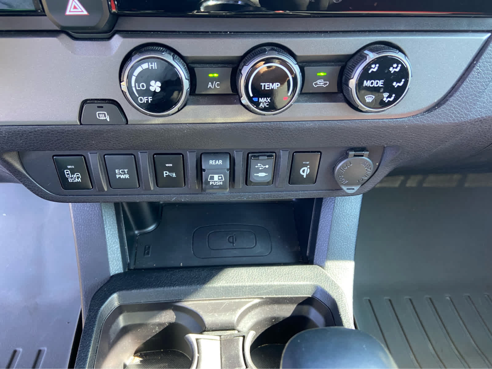 Used 2018 Toyota Tacoma TRD Sport w/ Technology Package RWD image 24