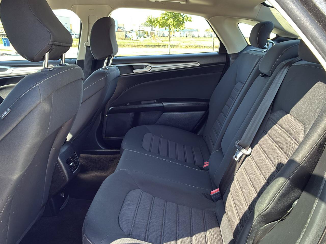 Used 2020 Ford Fusion SE FWD image 19