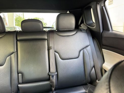 Used 2025 Jeep Compass Limited image 37