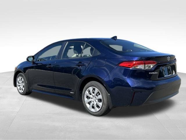 Used 2025 Toyota Corolla LE AWD/4WD image 3