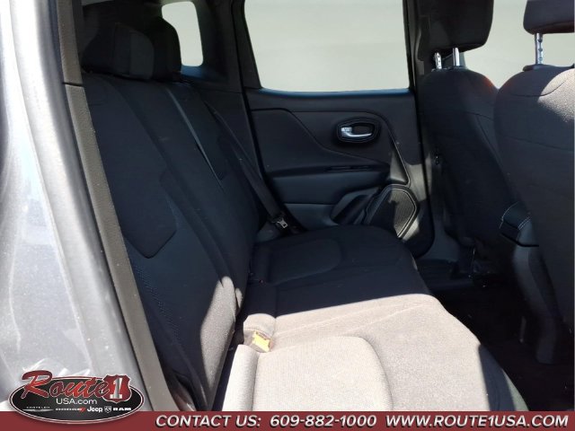 Used 2023 Jeep Renegade Latitude AWD/4WD image 16