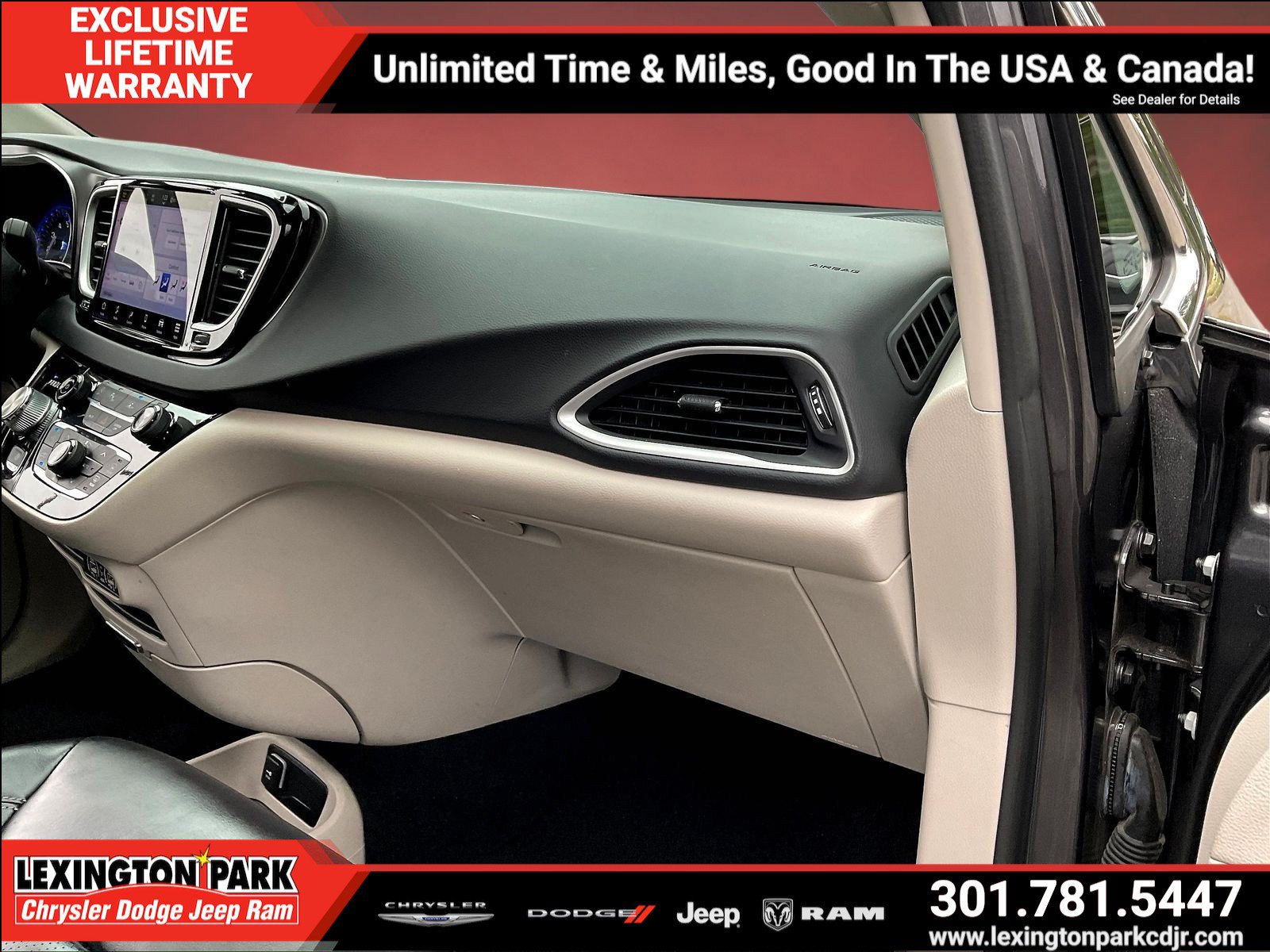 Used 2023 Chrysler Pacifica Touring-L FWD image 25
