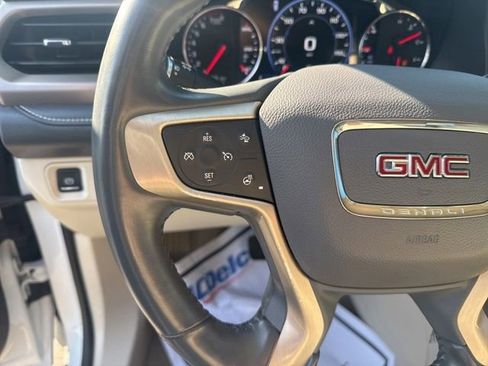 Used 2022 GMC Acadia Denali w/ Denali Ultimate Package FWD image 17