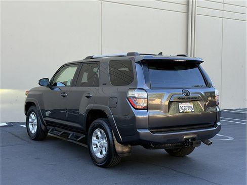 Used 2022 Toyota 4Runner SR5 Premium w/ Moonroof Package RWD image 4