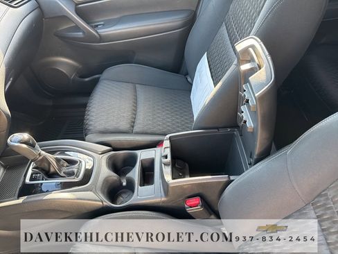 Used 2018 Nissan Rogue S image 12