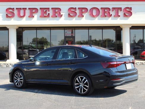 Used 2025 Volkswagen Jetta SE image 5