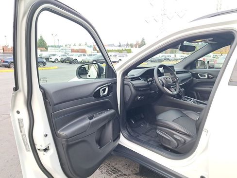 New 2026 Jeep Compass Latitude image 13