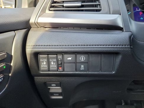 Used 2024 Honda Odyssey EX-L image 17