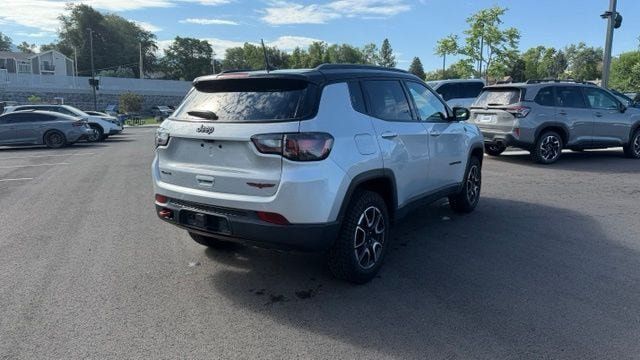 Used 2024 Jeep Compass Trailhawk w/ Trailhawk Elite Group AWD/4WD image 3