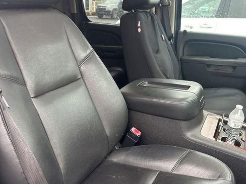 Used 2012 Chevrolet Suburban LTZ image 17