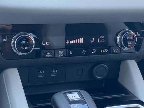 New 2025 Mitsubishi Outlander SE image 6