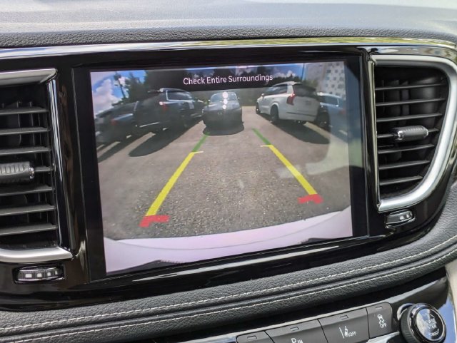 Used 2023 Chrysler Pacifica Limited FWD image 28