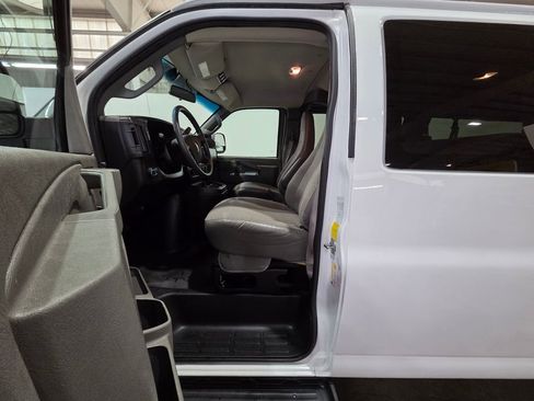 Used 2023 Chevrolet Express 3500 LS RWD image 16