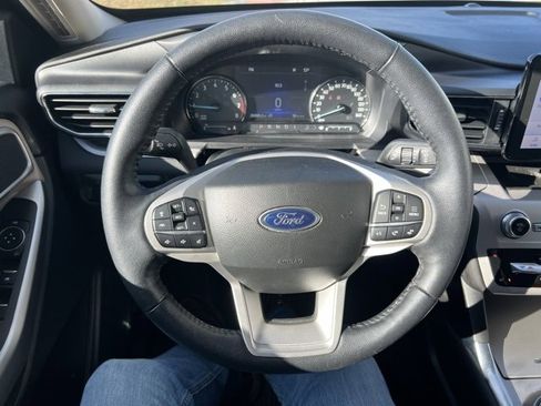 Used 2023 Ford Explorer XLT image 21
