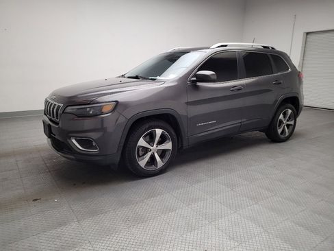 Used 2019 Jeep Cherokee Limited image 2