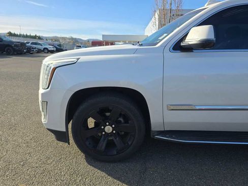 Used 2016 Cadillac Escalade Luxury image 6