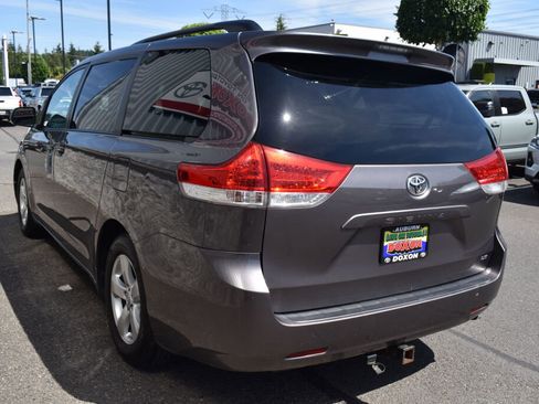 Used 2014 Toyota Sienna LE FWD image 7