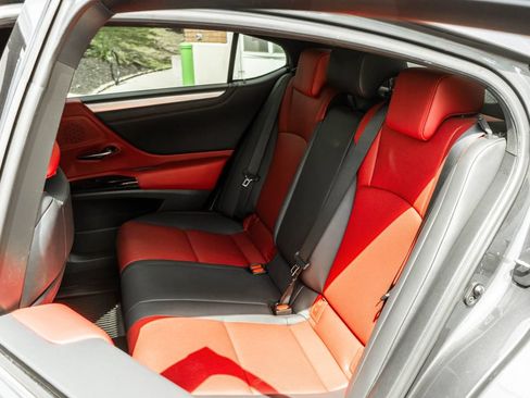 Used 2022 Lexus ES 300h F Sport w/ Accessory Package 2 FWD image 26