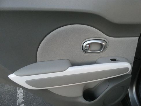 Used 2018 Kia Soul EV image 36